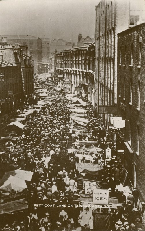 Petticoat Lane sunnuntaiaamuna tekijältä English Photographer