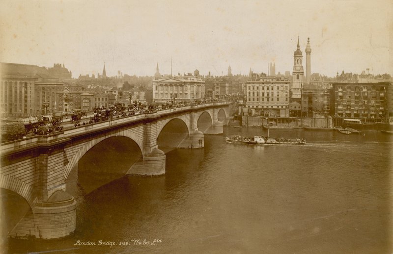 Kuva London Bridgestä. c 1900 tekijältä English Photographer