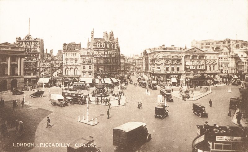 Piccadilly Circus tekijältä English Photographer