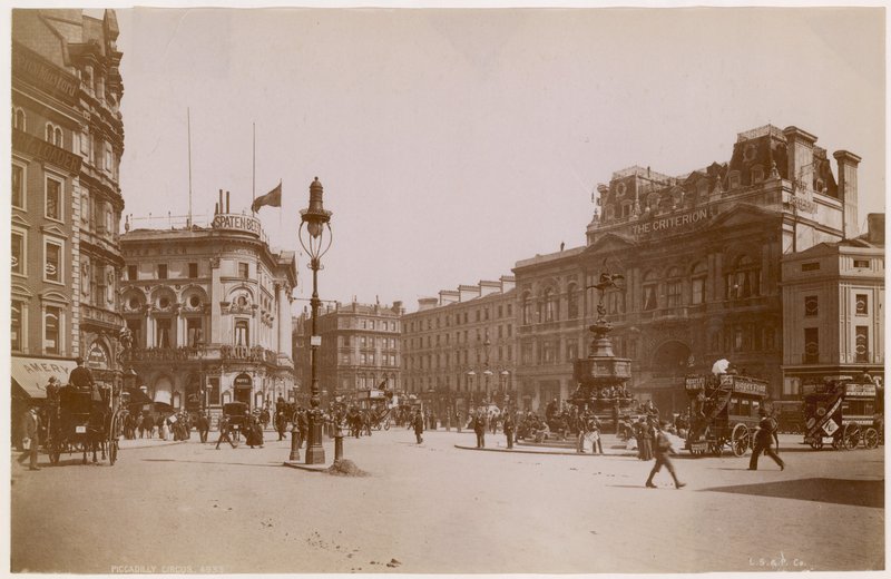 Piccadilly Circus, Lontoo tekijältä English Photographer