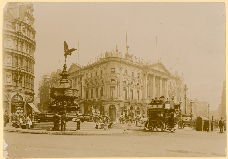 Piccadilly Circus, Lontoo tekijältä English Photographer