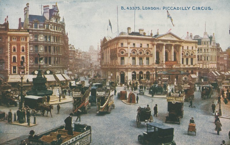 Piccadilly Circus, Lontoo tekijältä English Photographer