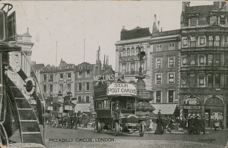 Piccadilly Circus, Lontoo tekijältä English Photographer