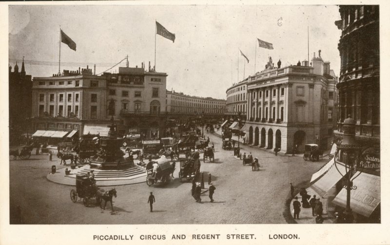Piccadilly Circus ja Regent Street, Lontoo tekijältä English Photographer