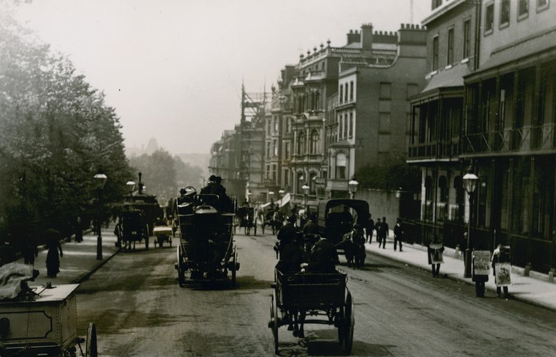 Piccadilly, Hyde Park Corner, Lontoo tekijältä English Photographer