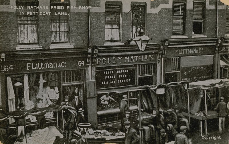 Polly Nathans Fried Fish Shop, Petticoat Lane, Lontoo tekijältä English Photographer