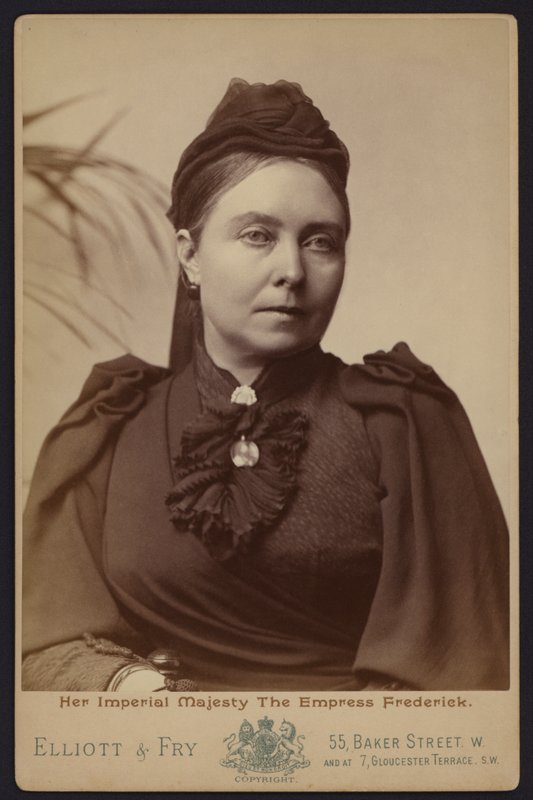 Muotokuva, Victoria, prinsessa Royal, joka oli naimisissa Saksan keisari Frederick III:n kanssa (m/v kuva) tekijältä English Photographer