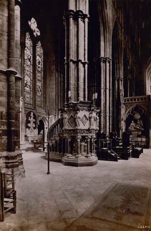Postikortti, jossa on kuva Westminster Abbeyn sisätiloista tekijältä English Photographer