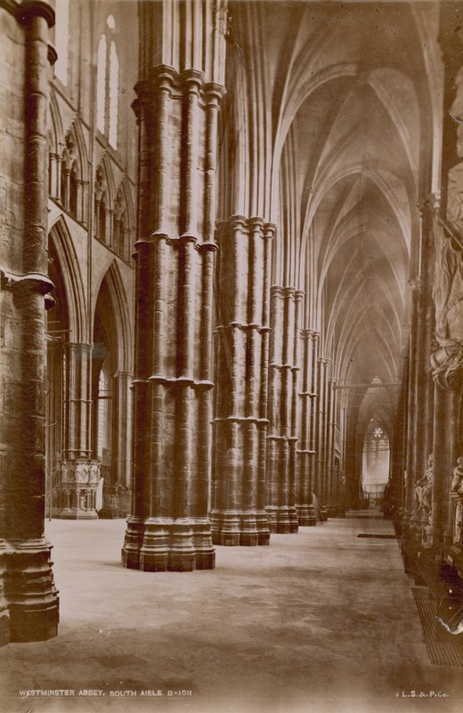 Postikortti, jossa on kuva Westminster Abbeyn eteläkäytävästä tekijältä English Photographer