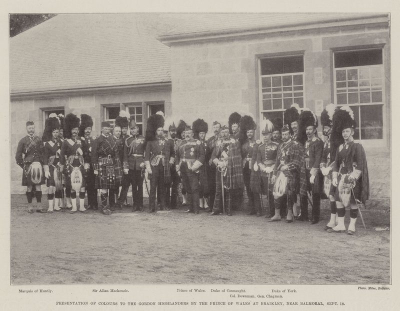Walesin prinssi esitteli värit Gordon Highlandersille Braikleyssä, lähellä Balmoralia, 18. syyskuuta tekijältä English Photographer