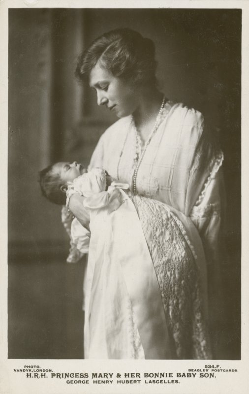 Prinsessa Mary, varakreivitär Lascelles vanhimman poikansa Georgen kanssa tekijältä English Photographer