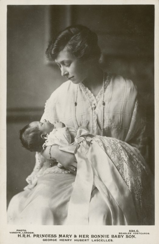 Prinsessa Mary, varakreivitär Lascelles vanhimman poikansa Georgen kanssa tekijältä English Photographer
