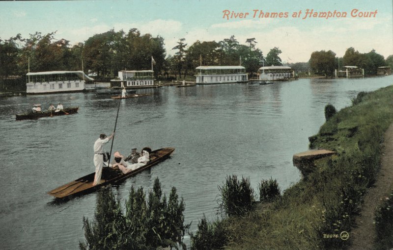 Punting Thames-joella ja Hampton Court (kuva) tekijältä English Photographer