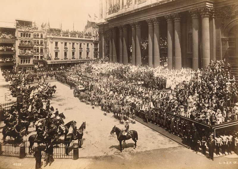Kuningatar Victoria, Diamond Jubilee -kulkue saavuttaen St Paulsin, 1897 tekijältä English Photographer