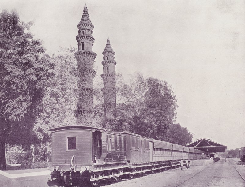 Rautatieasema ja minaretit, Ahmedabad tekijältä English Photographer