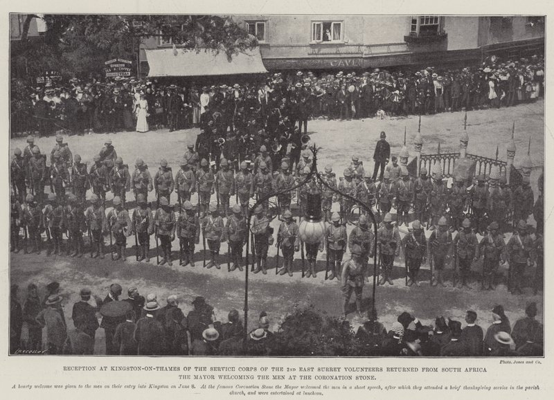 Etelä-Afrikasta palaavien 2. East Surreyn vapaaehtoisten palvelujoukon vastaanotto Kingston-on-Thamesissa, pormestari toivotti miehet tervetulleeksi kruunauskivelle tekijältä English Photographer