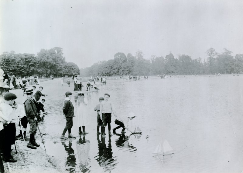 Round Pond, Kensington Gardens tekijältä English Photographer