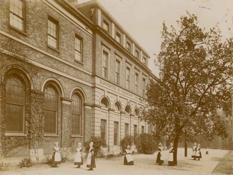 St Marylebone Charity School for Girls tekijältä English Photographer