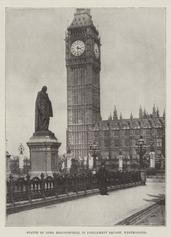 Lord Beaconsfieldin patsas Parliament Squarella, Westminsterissä tekijältä English Photographer