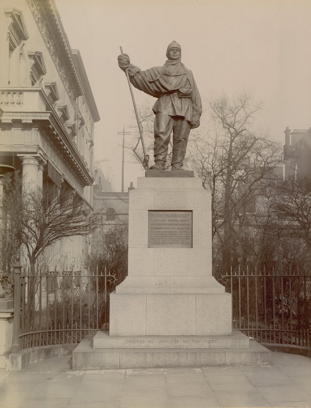 Robert Falcon Scottin patsas tekijältä English Photographer