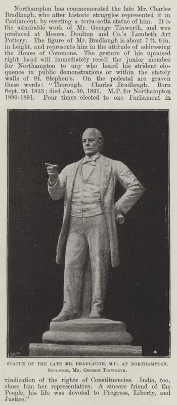 Edesmenneen herra Bradlaughin patsas, kansanedustaja, Northamptonissa, kuvanveistäjä, herra George Tinworth tekijältä English Photographer