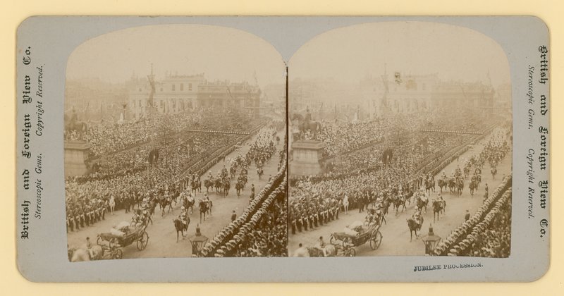 Stereografinen printti Queen Victorias Diamond Jubileesta tekijältä English Photographer