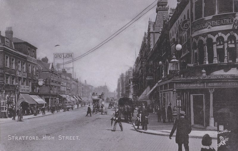 Stratford, High Street, Borough Theatre (m/w kuva) tekijältä English Photographer
