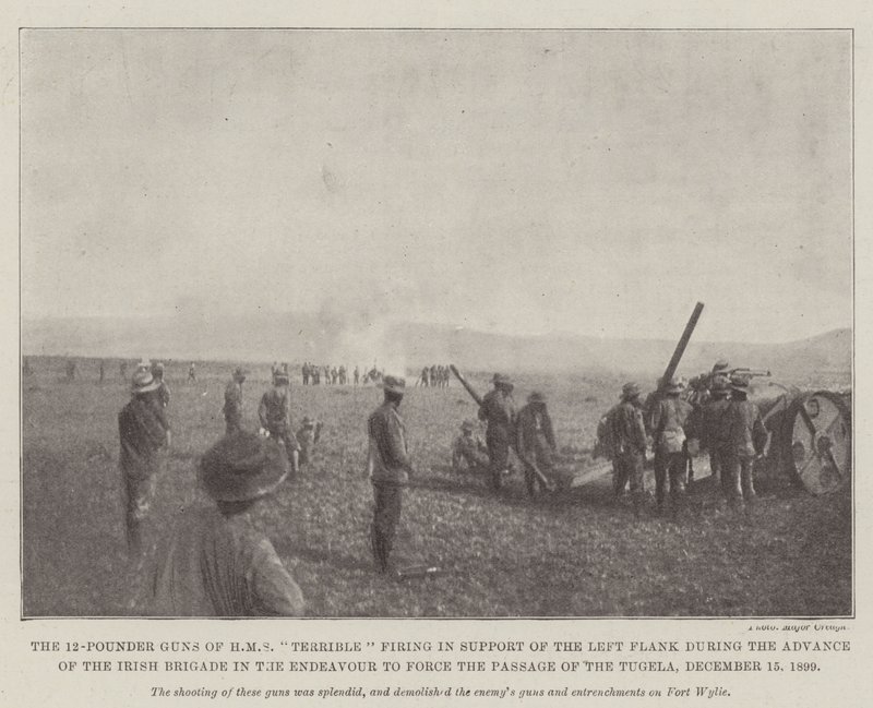 HMS:n 12 punnan aseet Kauheat tulitukset vasemman kylkeen tueksi Irlannin prikaatin etenemisen aikana pyrkiessä pakottamaan Tugelan kautta, 15. joulukuuta 1899 tekijältä English Photographer