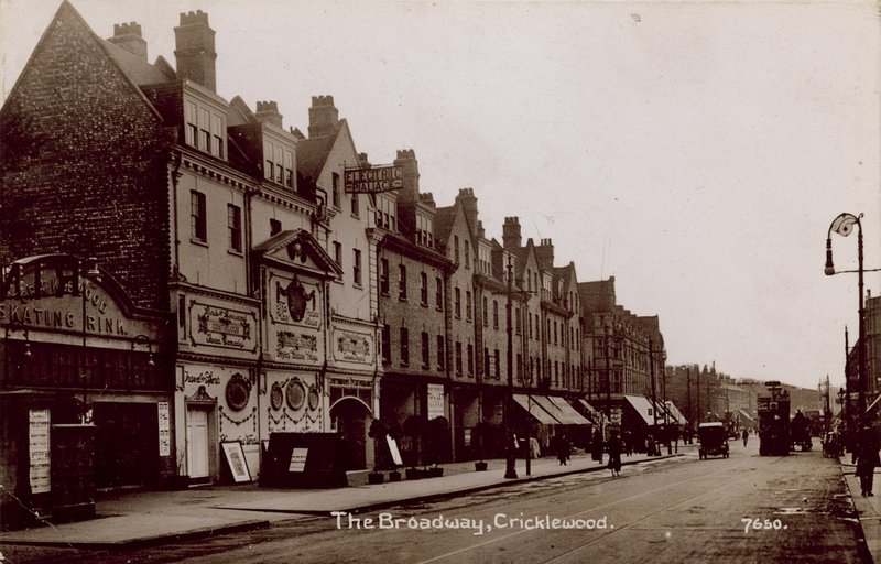 Broadway, Cricklewood, Lontoo tekijältä English Photographer