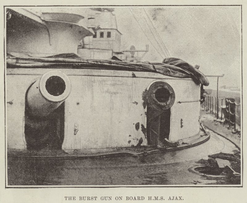 Burst Gun HMS Ajaxissa tekijältä English Photographer