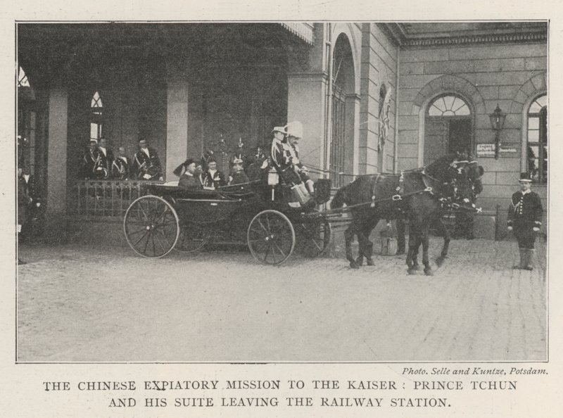 Kiinan sovitusmatka keisarille, prinssi Tchun ja hänen sviittinsä lähtevät rautatieasemalta tekijältä English Photographer