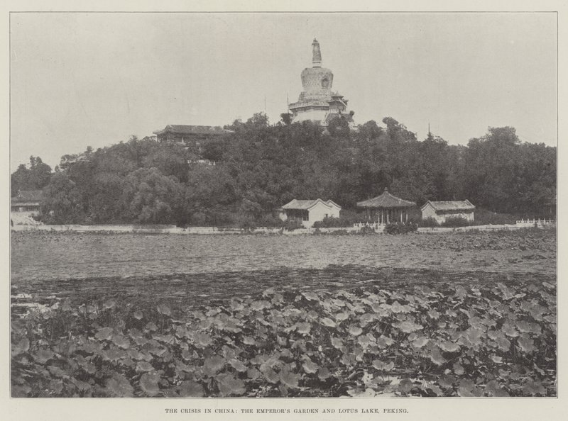 Kiinan kriisi, Emperors Garden ja Lotus Lake, Peking tekijältä English Photographer