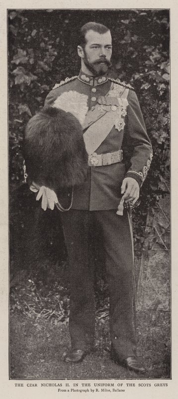 Keisari Nikolai II skotlantilaisten univormussa tekijältä English Photographer