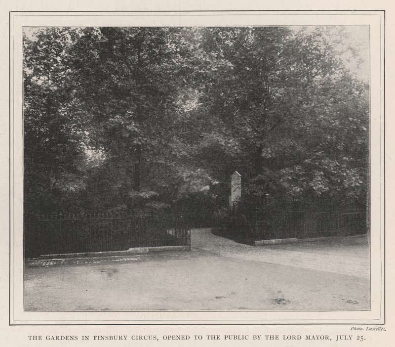 The Gardens in Finsbury Circus, avattu yleisölle Lord Mayorin toimesta 25. heinäkuuta tekijältä English Photographer