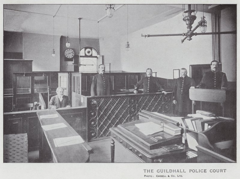 Guildhallin poliisituomioistuin tekijältä English Photographer