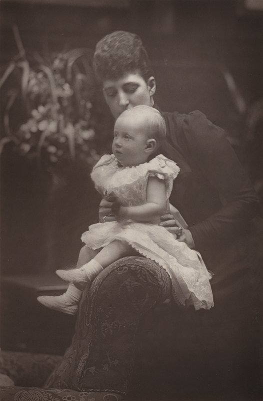 Lady Alexandra Duff tekijältä English Photographer