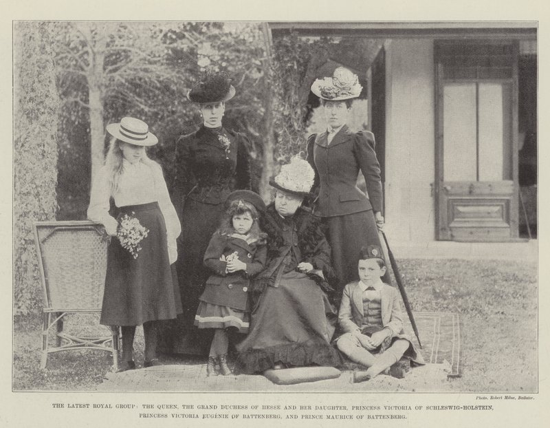 Uusin kuninkaallinen ryhmä, kuningatar, Hessenin suurherttuatar ja hänen tyttärensä, Schleswig-Holsteinin prinsessa Victoria, prinsessa Victoria, Battenbergin Eugenie ja Battenbergin prinssi Maurice (bw tekijältä English Photographer