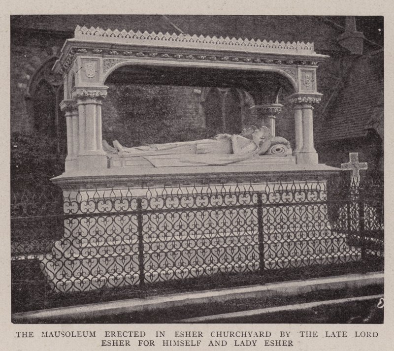 Mausoleumi, jonka edesmennyt lordi Esher pystytti Esherin kirkkopihalle itselleen ja Lady Esherille tekijältä English Photographer