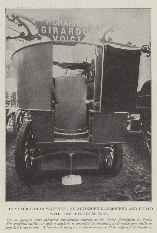 Motor-Car in Warfare, panssaroitu ja Hotchkiss Gun -aseella varustettu auto tekijältä English Photographer