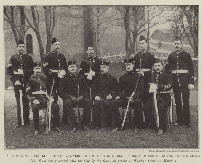 Munster Fusiliers Team, voitti Queens Gold Cupin vuonna 1895 ampumisesta armeijassa tekijältä English Photographer