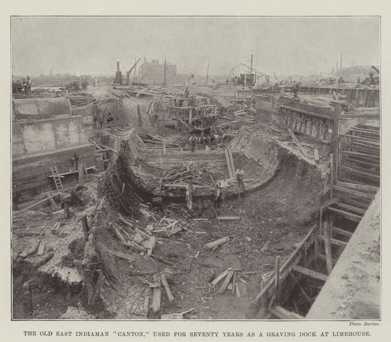 Old East Indiamanin kantoni, jota käytettiin seitsemänkymmentä vuotta hautauslaiturina Limehousessa tekijältä English Photographer