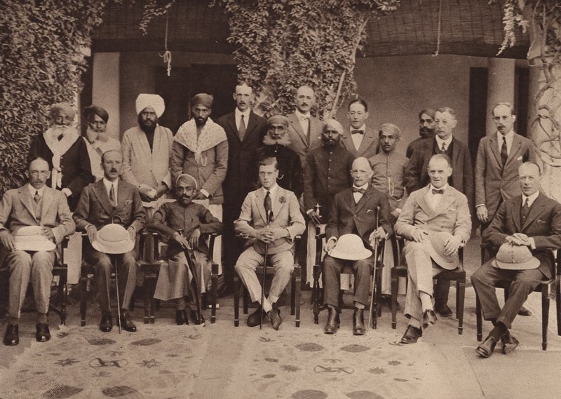 Prinssi ja Maharaja Kumar residenssissä, Udaipur (s/w-kuva). tekijältä English Photographer