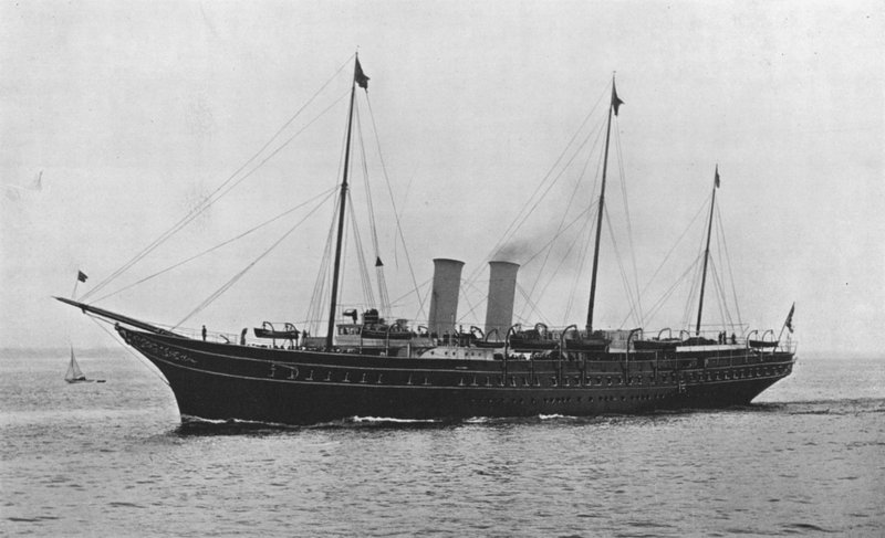 Royal Yacht Victoria and Albert (m/w kuva) tekijältä English Photographer