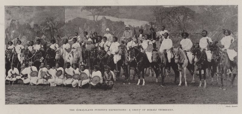 Somaliland Punitive Expeditions, ryhmä Somalian heimomiehiä tekijältä English Photographer