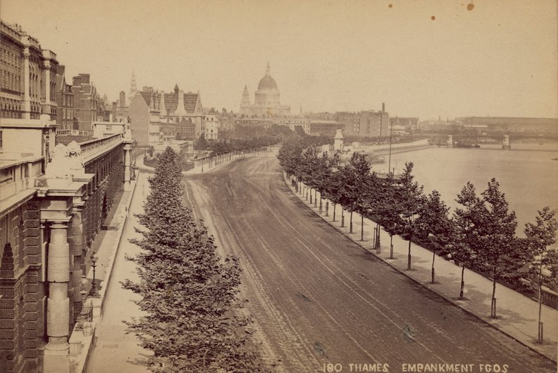 Thames Embankment, Lontoo tekijältä English Photographer