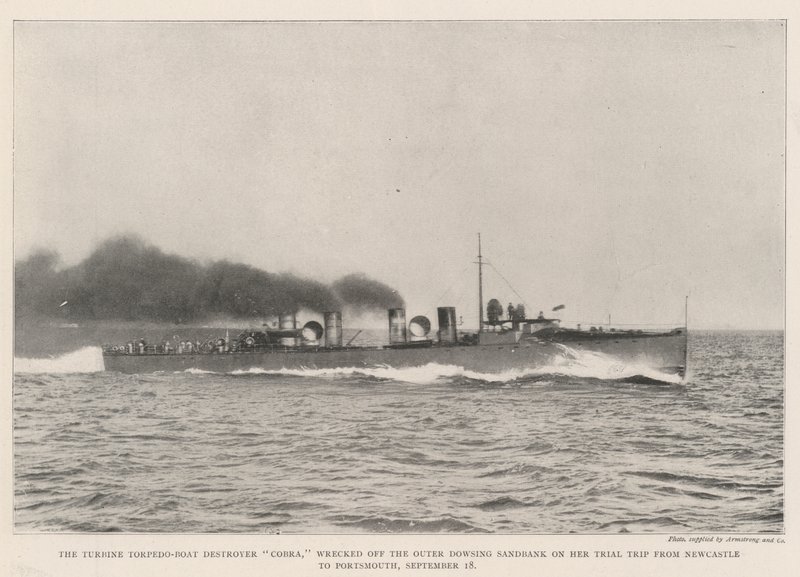 Turbine Torpedo-Boat Destroyer Cobra haaksirikkoutui Outer Dowsing Sandbankilta koematkallaan Newcastlesta Portsmouthiin 18. syyskuuta tekijältä English Photographer