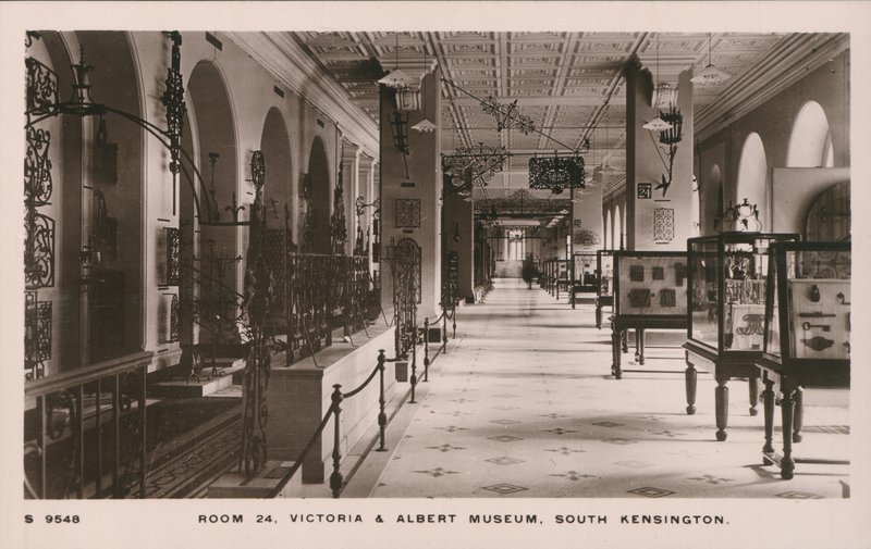 Victoria and Albert Museum, South Kensington, Lontoo tekijältä English Photographer