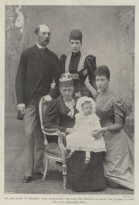 Edesmennyt Tanskan kuningatar, neljä sukupolvea, kuningas, Walesin prinsessa, Fifen herttuatar ja lady Alexandra Duff tekijältä English Photographer