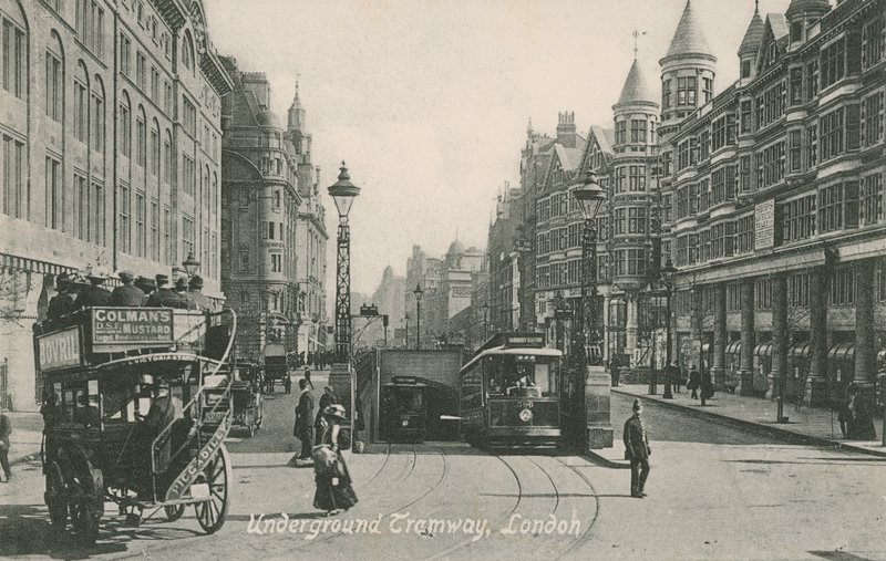 Maanalainen raitiovaunu, Southampton Row, Lontoo tekijältä English Photographer