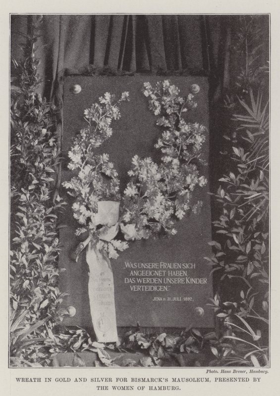 Seppele kultaa ja hopeaa Bismarcksin mausoleumille, esittäjä Women of Hamburg tekijältä English Photographer